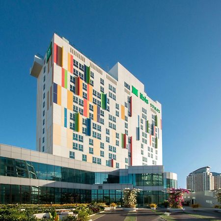 Ibis Styles Manila Araneta City Кесон-Сити Экстерьер фото
