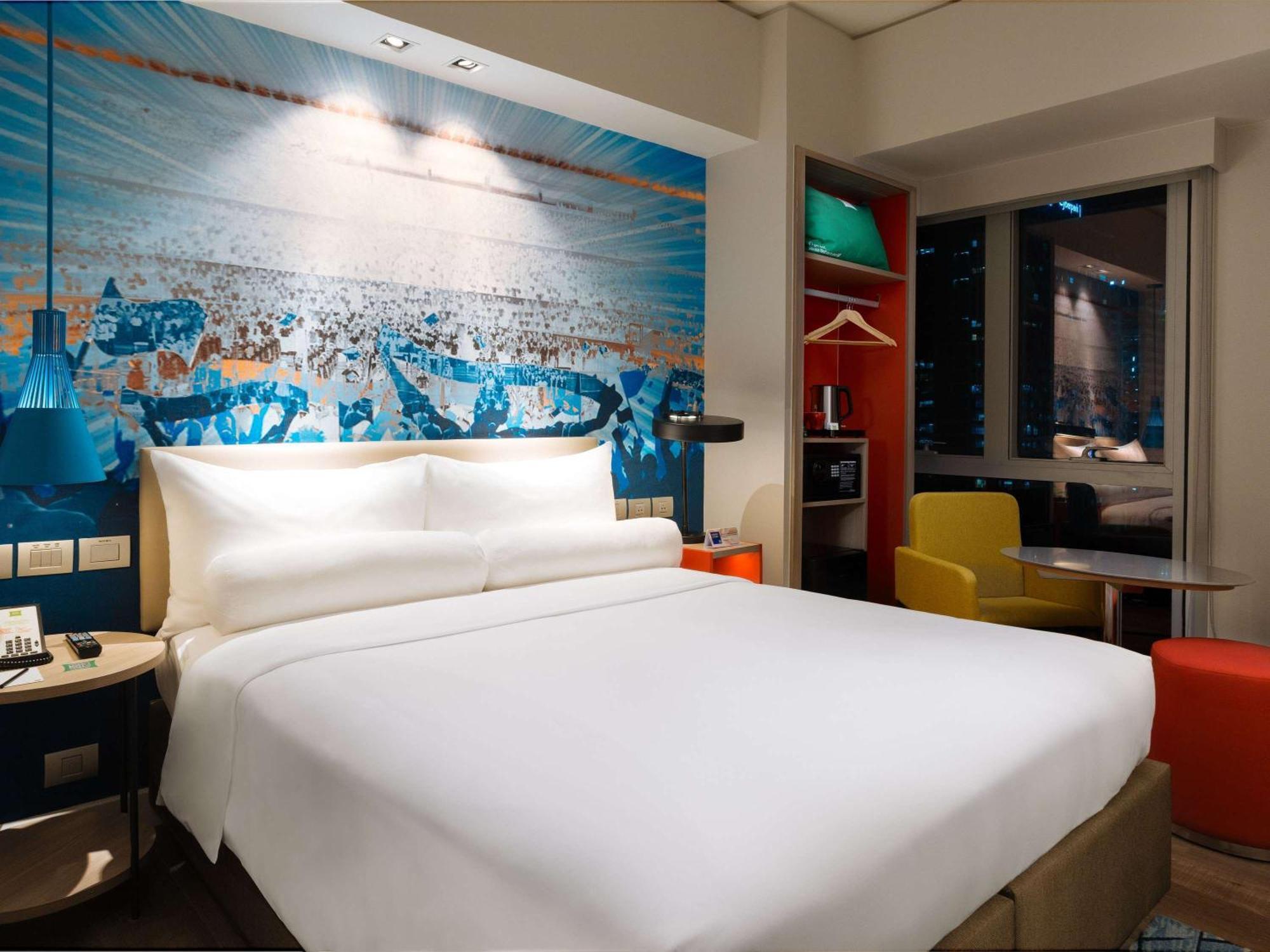 Ibis Styles Manila Araneta City Кесон-Сити Экстерьер фото