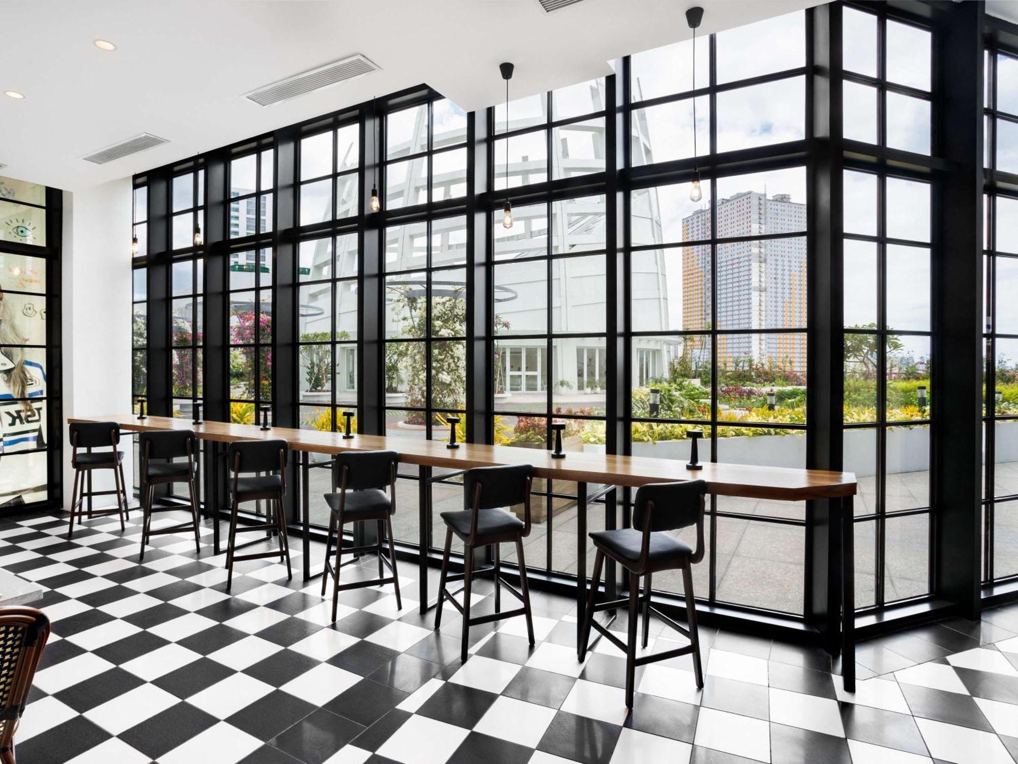 Ibis Styles Manila Araneta City Кесон-Сити Экстерьер фото