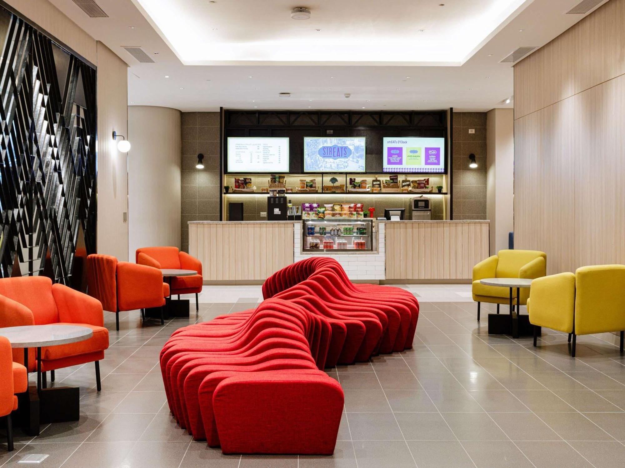 Ibis Styles Manila Araneta City Кесон-Сити Экстерьер фото