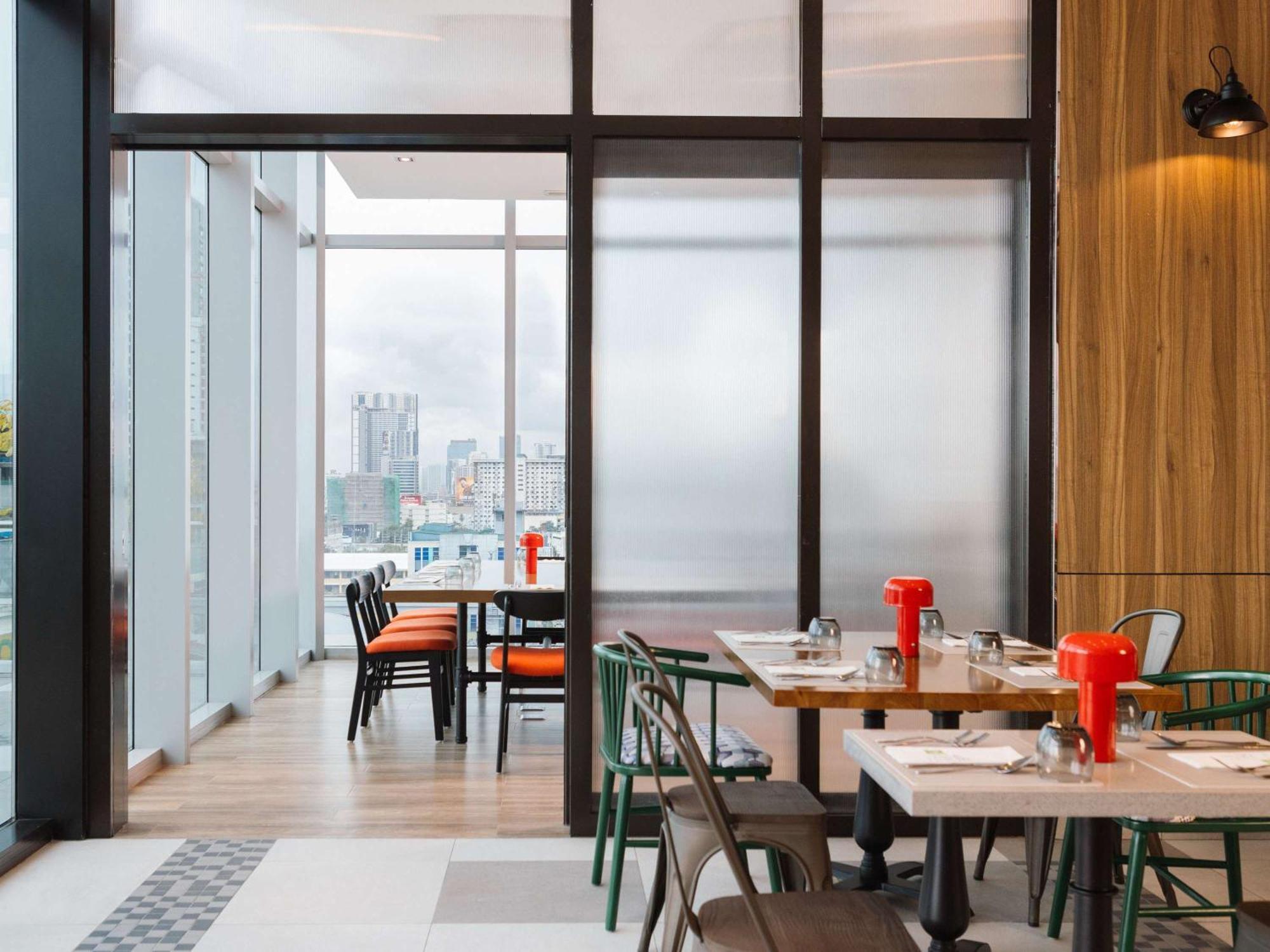 Ibis Styles Manila Araneta City Кесон-Сити Экстерьер фото